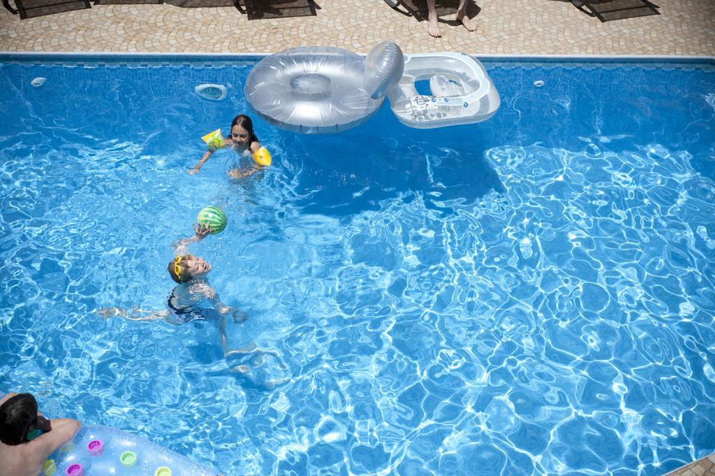 Nikolas Suites カト・ダラトソ エクステリア 写真